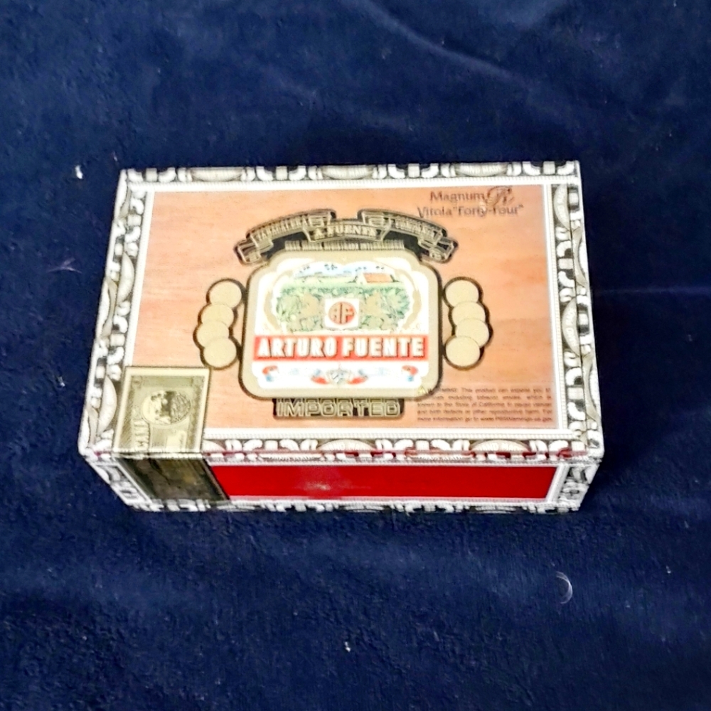 Arturo Fuente Magnum cigar box